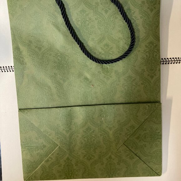 Gucci Green Paper Shopping/Gift Bag, Embossed Damask Pattern, 10x14x5 inches - Picture 4 of 4